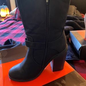 New Guess Derby boots